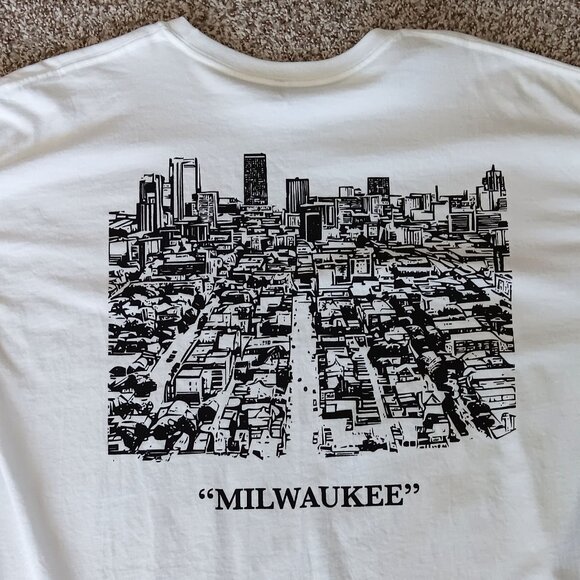 M & O GOLD Milwaukee Bucks 414 Day 2025 Commemorative T-Shirt Size XL - Picture 2 of 5